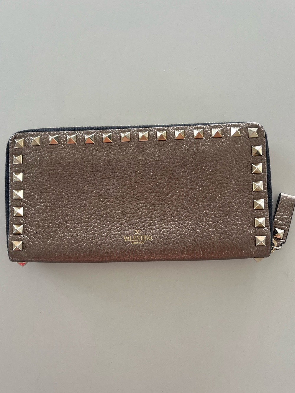 Valentino Garavani Metallic Grey Pewter Rockstud Long Zip-Around Wallet Like New